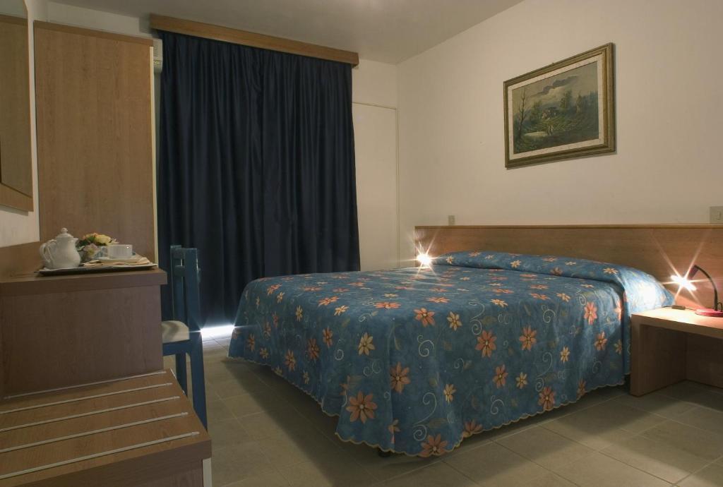 Hotel Santa Cruz リニャーノ・サッビアドーロ 部屋 写真